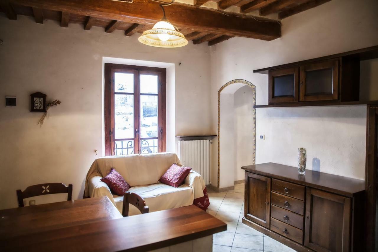 Il Castello Apartment Bucine ภายนอก รูปภาพ