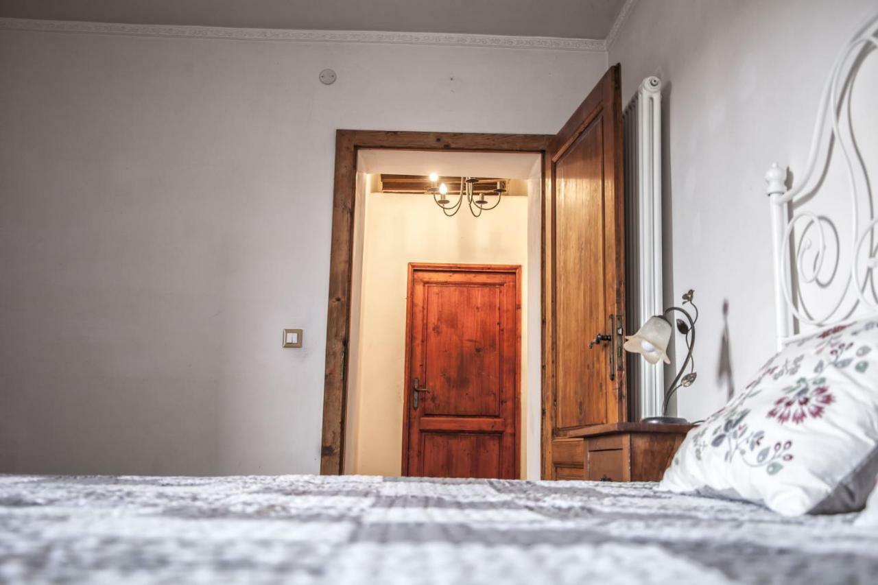 Il Castello Apartment Bucine ภายนอก รูปภาพ