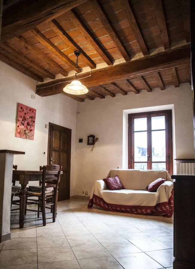 Il Castello Apartment Bucine ภายนอก รูปภาพ